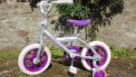 Girls' bicycle with stabilisers (age 3-5)