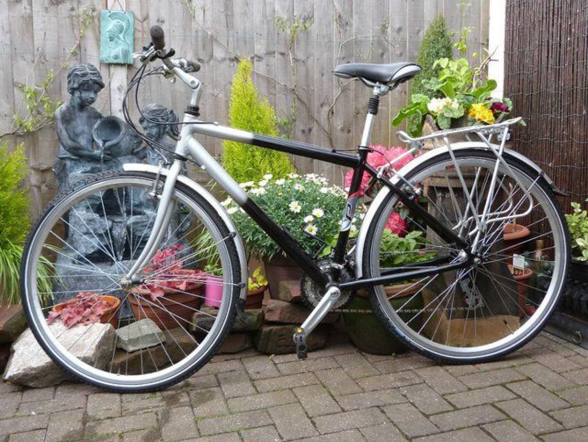 Raleigh Pioneer Hybrid, Excellent condition.