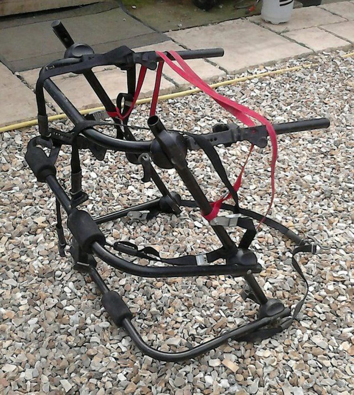 Cycle carrier for hatchback cars