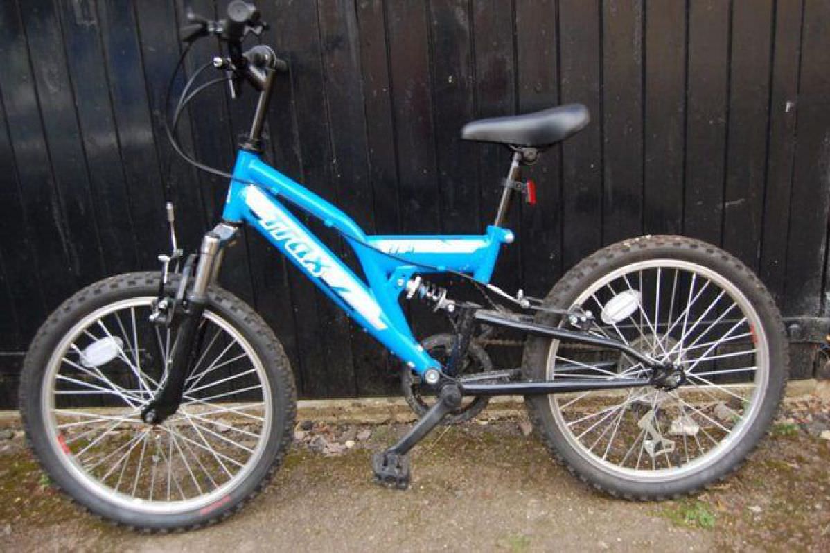 Boys Bike, Blue and White, with 20" wheels (Dual Suspension)