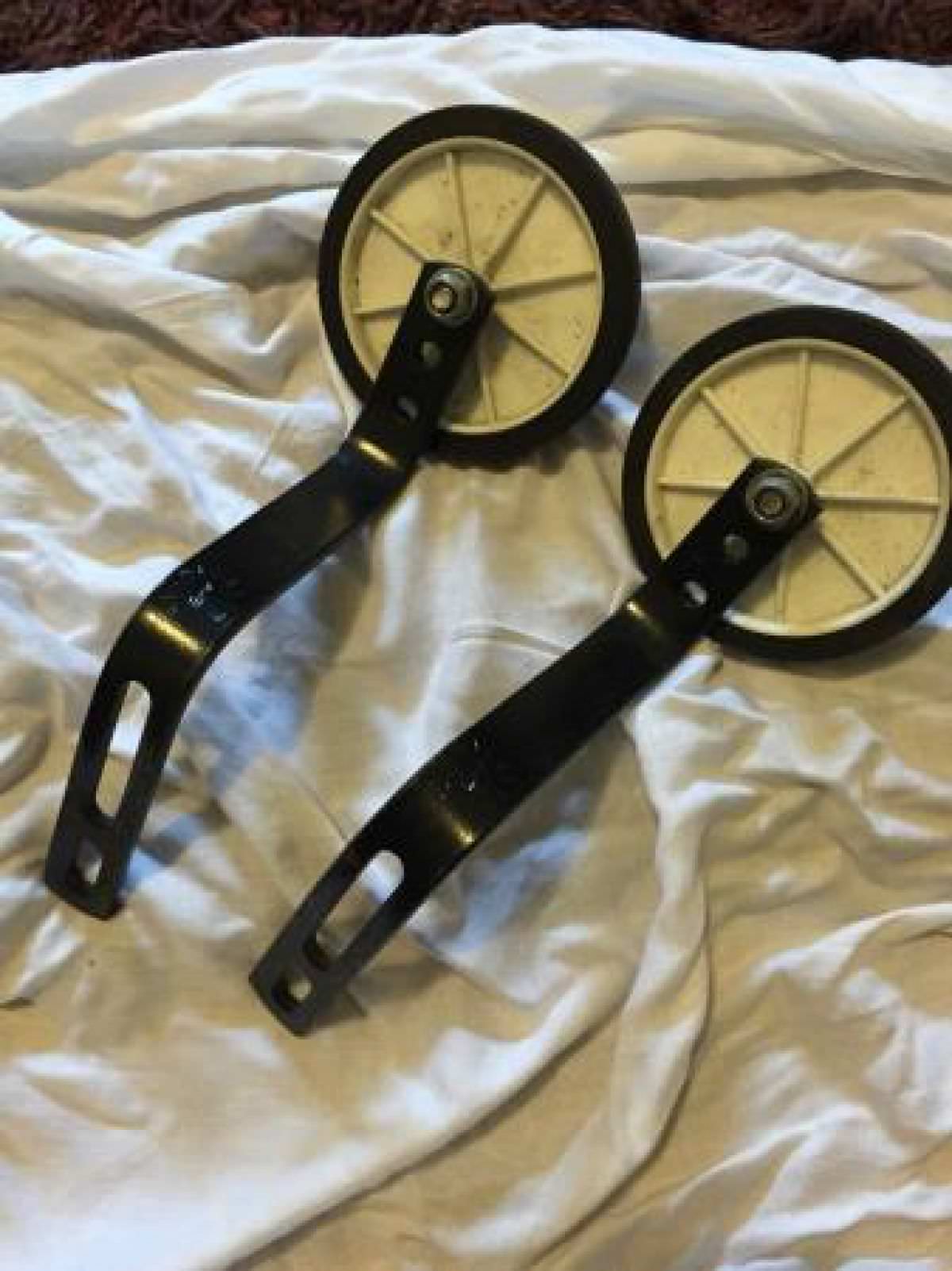 Pair of bicycle stabilisers