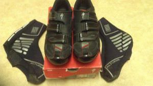 Specialized sport Rd cycle shoes size 7(41) plus overshoes.