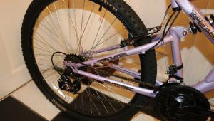 Ladies Sabre Tremor Mountain Bike. 15 speed. Near Mint