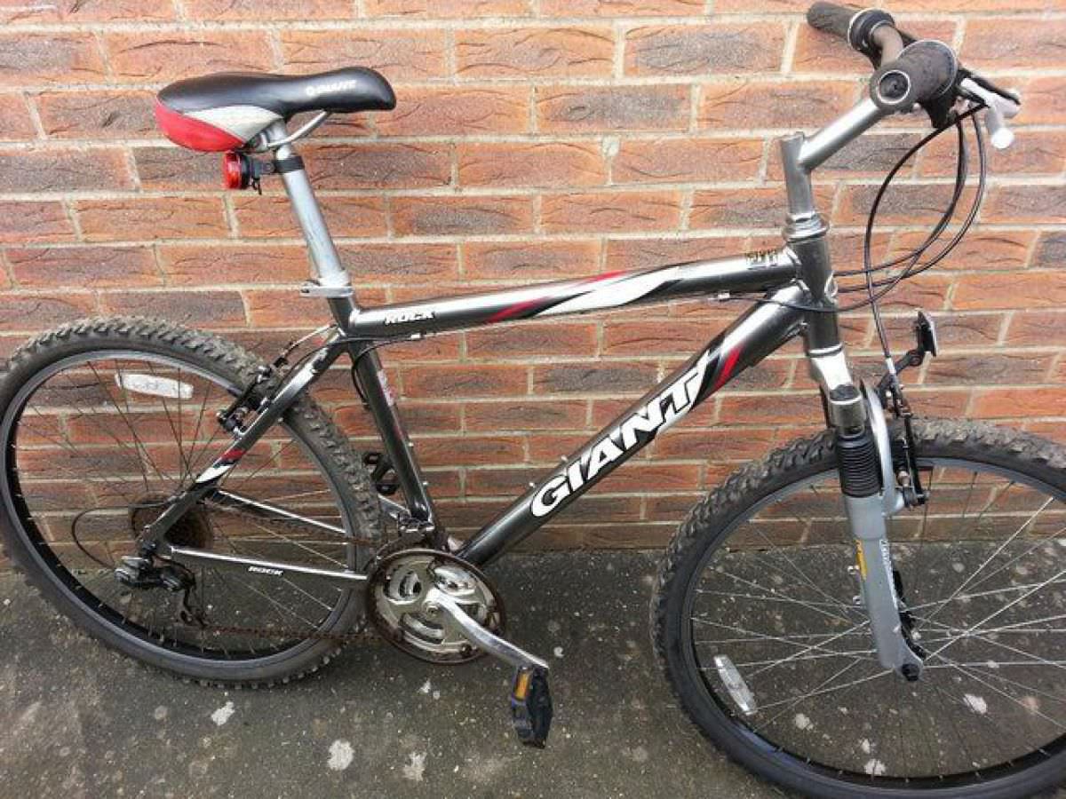 GENTS GIANT 19" GREAT BIKE. FULLY SERVICED