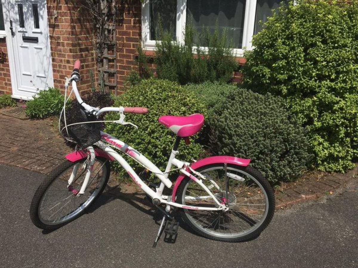 Apollo Pink Cruiser Charm Bicycle