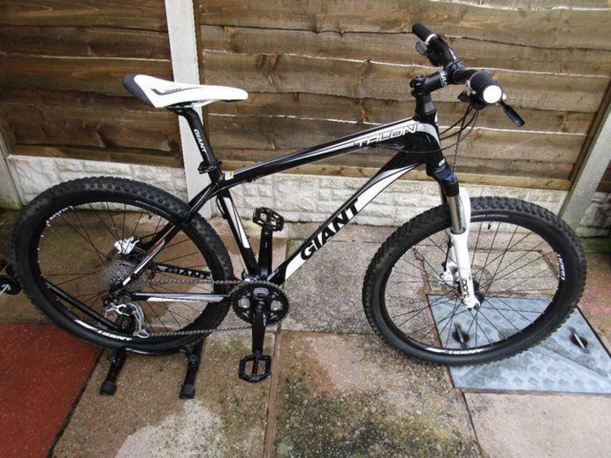 Giant talon 1 mountain bike only used once in as new conditi